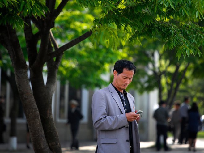 Triều Tiên và 10 cái độc nhất trong cách dùng công nghệ: Tự chế Facebook riêng, USB và máy tính là thời trang thượng lưu - Ảnh 3.