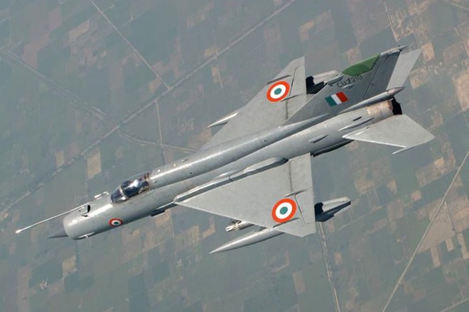 MiG-21 cổ lỗ Ấn Độ truy đuổi, bắn hạ F-16 Pakistan: Lập kỳ tích tác chiến trên không! - Ảnh 1.