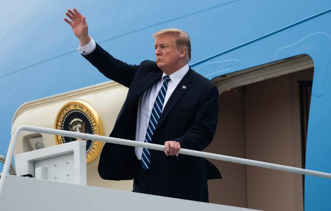 Tổng thống Donald Trump vẫy tay chào Việt Nam, Không lực Một cất cánh rời Nội Bài - Ảnh 29.