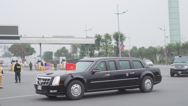 Tổng thống Donald Trump vẫy tay chào Việt Nam, Không lực Một cất cánh rời Nội Bài - Ảnh 23.