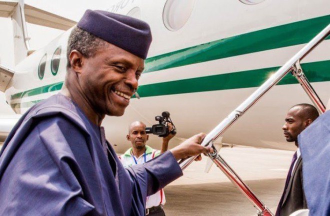 Trực thăng chở Phó Tổng thống Nigeria gặp nạn khi đang đi vận động tranh cử - Ảnh 1.