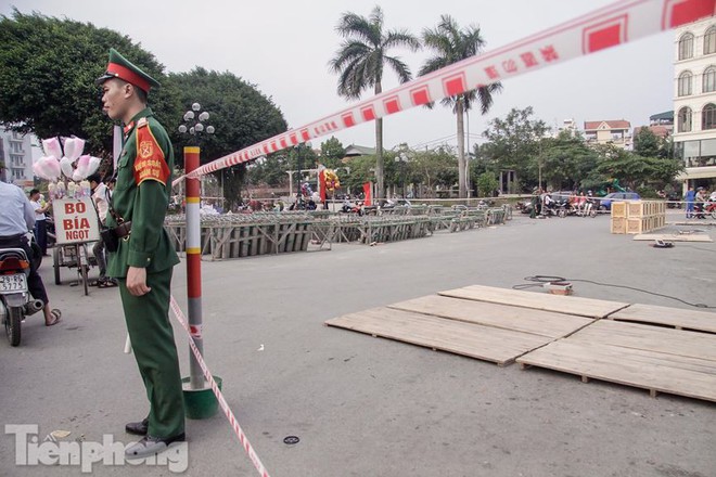 Tận thấy trận địa pháo hoa bên Hồ Tây trước đêm giao thừa - Ảnh 11.