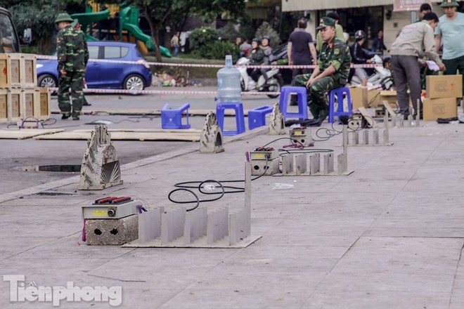 Tận thấy trận địa pháo hoa bên Hồ Tây trước đêm giao thừa - Ảnh 8.