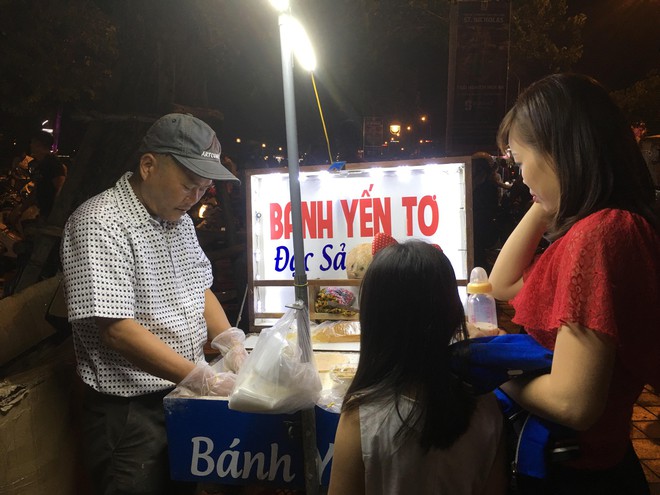 Mưu sinh đêm giao thừa ở phố biển Đà Nẵng: Nhớ nhà nhưng vẫn gắng làm vì thu nhập khủng - Ảnh 11.