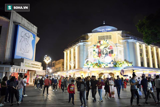 Quang Hải đón giao thừa Tết Kỷ Hợi 2019 trên nóc tòa nhà Bưu điện Hà Nội - Ảnh 1.