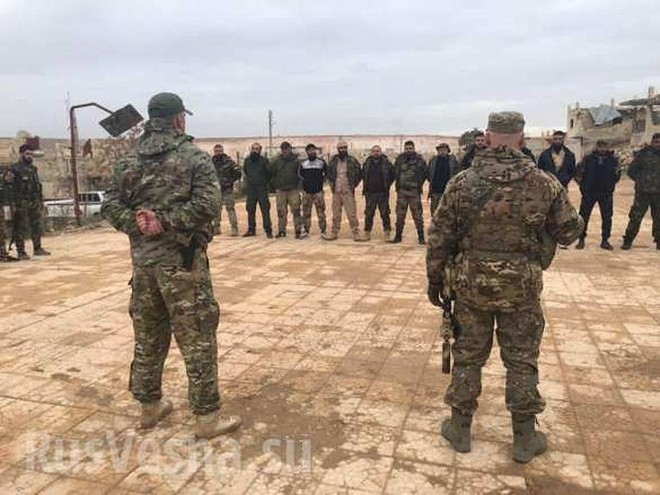 Lính đánh thuê Nga huấn luyện binh sĩ Syria ngay trên chiến trường chống khủng bố - Ảnh 1.
