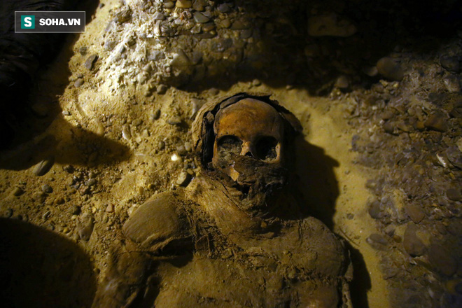 Mở lăng mộ hơn 2.000 năm tuổi, giới khảo cổ sửng sốt với thứ bên trong - Ảnh 2.