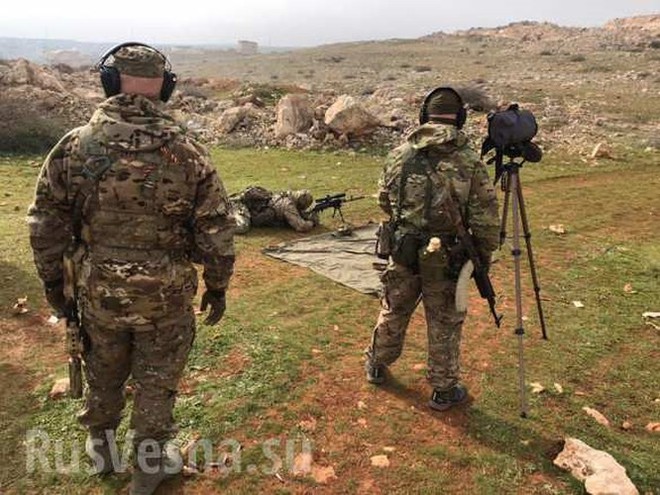Lính đánh thuê Nga huấn luyện binh sĩ Syria ngay trên chiến trường chống khủng bố - Ảnh 14.