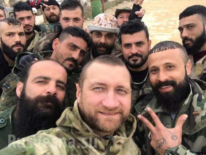 Lính đánh thuê Nga huấn luyện binh sĩ Syria ngay trên chiến trường chống khủng bố - Ảnh 18.