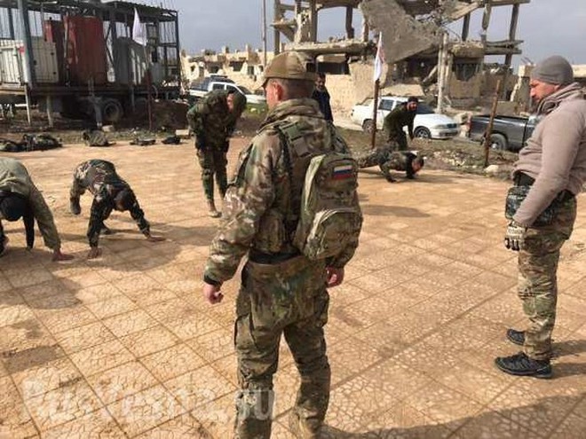 Lính đánh thuê Nga huấn luyện binh sĩ Syria ngay trên chiến trường chống khủng bố - Ảnh 6.