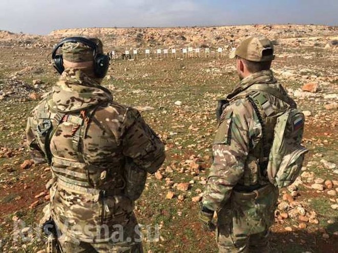Lính đánh thuê Nga huấn luyện binh sĩ Syria ngay trên chiến trường chống khủng bố - Ảnh 8.