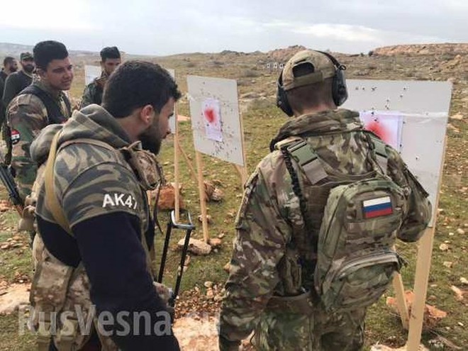 Lính đánh thuê Nga huấn luyện binh sĩ Syria ngay trên chiến trường chống khủng bố - Ảnh 9.