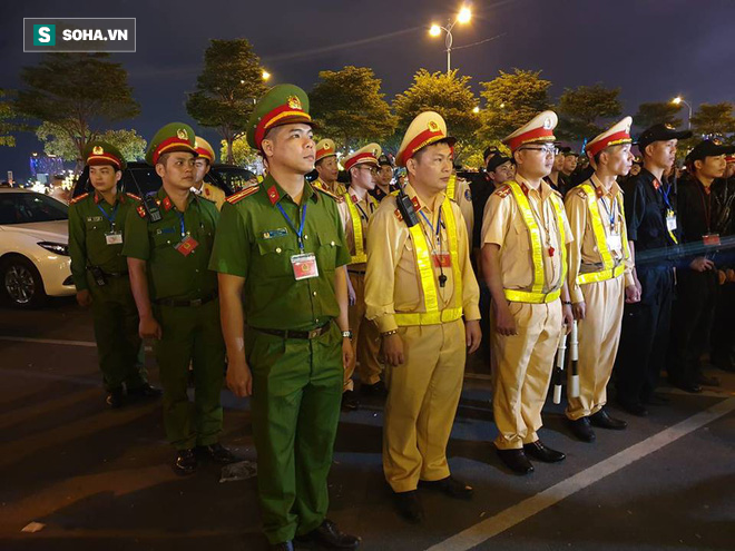 Quang Hải đón giao thừa Tết Kỷ Hợi 2019 trên nóc tòa nhà Bưu điện Hà Nội - Ảnh 4.