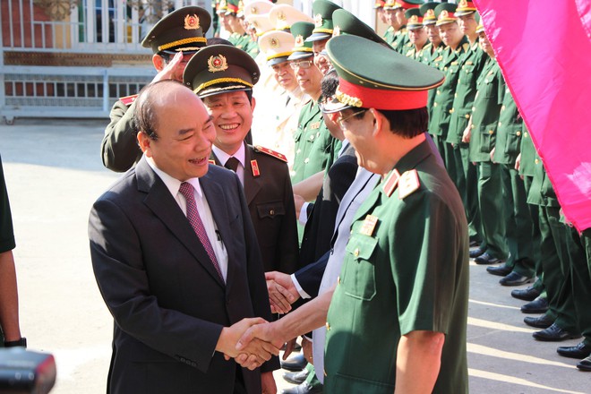 Thủ tướng Nguyễn Xuân Phúc xông đất, chúc tết cán bộ người dân Đà Nẵng - Ảnh 1.