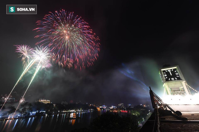 Pháo hoa chào năm mới Kỷ Hợi 2019 - Ảnh 1.