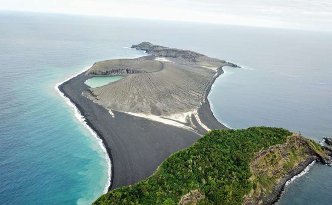 Hòn đảo này chỉ mới ra đời 4 năm trước thôi, vậy mà nay đã khiến giới khoa học phải ngạc nhiên - Ảnh 1.