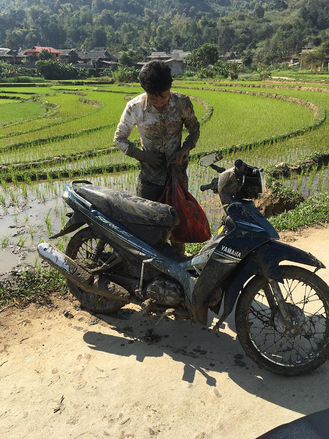 Đi chúc Tết lao thẳng xe xuống ruộng, thái độ của người phụ nữ khiến tất cả bất ngờ - Ảnh 3.