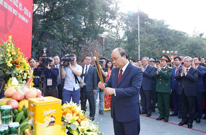 Thủ tướng Nguyễn Xuân Phúc dự lễ kỷ niệm 230 chiến thắng quân Thanh xâm lược tại Lễ hội Gò Đống Đa - Ảnh 11.