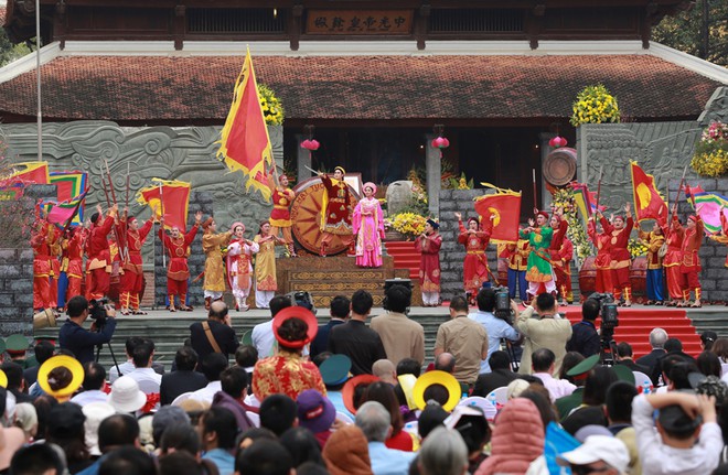 Thủ tướng Nguyễn Xuân Phúc dự lễ kỷ niệm 230 chiến thắng quân Thanh xâm lược tại Lễ hội Gò Đống Đa - Ảnh 8.