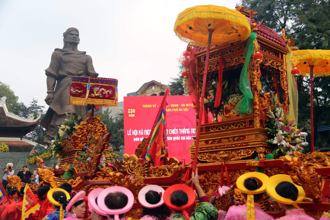 Thủ tướng Nguyễn Xuân Phúc dự lễ kỷ niệm 230 chiến thắng quân Thanh xâm lược tại Lễ hội Gò Đống Đa - Ảnh 2.