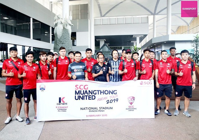 Cùng đội bóng mới, Văn Lâm tham gia hoạt động đầy ý nghĩa trên đất Campuchia - Ảnh 5.