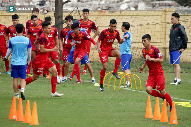 Cả đội U23 Việt Nam cười rạng rỡ, riêng HLV Park Hang-seo chìm trong suy tư - Ảnh 10.