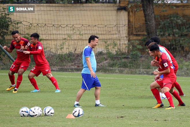Cả đội U23 Việt Nam cười rạng rỡ, riêng HLV Park Hang-seo chìm trong suy tư - Ảnh 4.