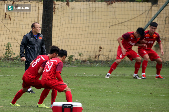 Cả đội U23 Việt Nam cười rạng rỡ, riêng HLV Park Hang-seo chìm trong suy tư - Ảnh 5.
