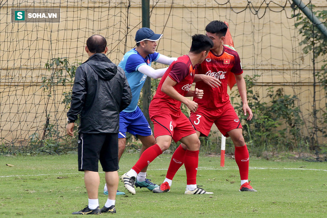 Cả đội U23 Việt Nam cười rạng rỡ, riêng HLV Park Hang-seo chìm trong suy tư - Ảnh 6.
