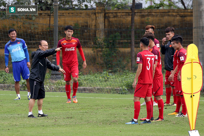 Cả đội U23 Việt Nam cười rạng rỡ, riêng HLV Park Hang-seo chìm trong suy tư - Ảnh 7.