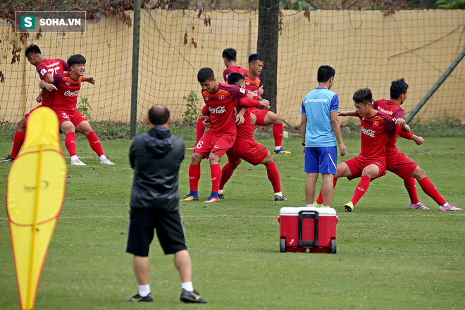 Cả đội U23 Việt Nam cười rạng rỡ, riêng HLV Park Hang-seo chìm trong suy tư - Ảnh 8.