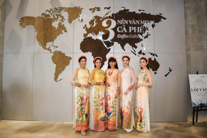 Các hoa hậu, á hậu dự triển lãm Lịch sử cà phê thế giới tại Bảo tàng thế giới cà phê - Ảnh 1.