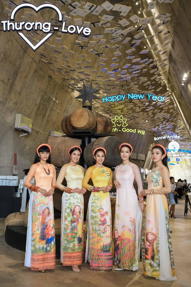 Các hoa hậu, á hậu dự triển lãm Lịch sử cà phê thế giới tại Bảo tàng thế giới cà phê - Ảnh 4.