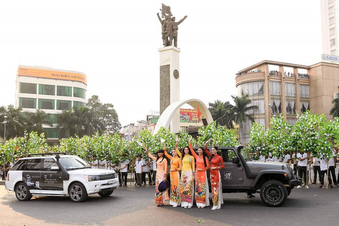 Các hoa hậu, á hậu gây ấn tượng tại Lễ hội đường phố Buôn Ma Thuột - Ảnh 5.