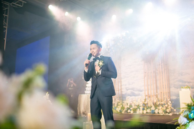 MC Cà phê sáng ngọt ngào hát tặng vợ hot girl trong tiệc cưới - Ảnh 7.