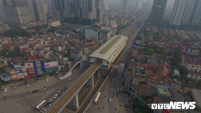 Ảnh: Người nhện đu dây lau rửa ga tàu đường sắt Cát Linh - Hà Đông trước ngày hoạt động - Ảnh 10.