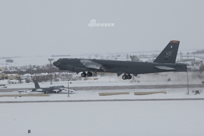 B-52 huấn luyện trong tuyết, mô phỏng tấn công Nga? - Ảnh 6.