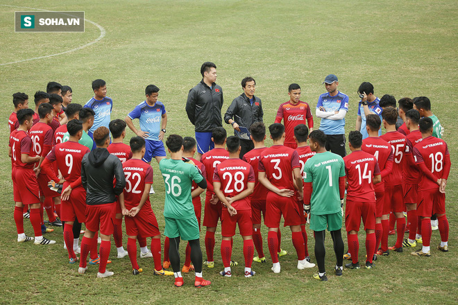 HLV Park Hang-seo đăm chiêu trước chấn thương dai dẳng của Vua phá lưới nội V.League 2018 - Ảnh 1.