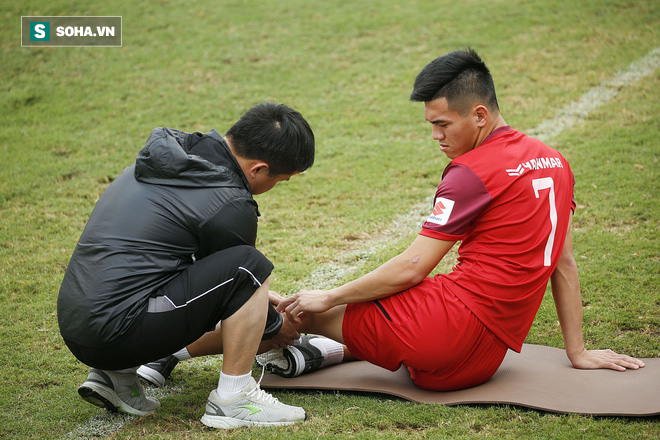 HLV Park Hang-seo đăm chiêu trước chấn thương dai dẳng của Vua phá lưới nội V.League 2018 - Ảnh 8.