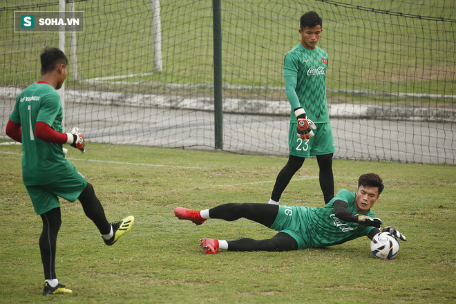 HLV Park Hang-seo đăm chiêu trước chấn thương dai dẳng của Vua phá lưới nội V.League 2018 - Ảnh 9.