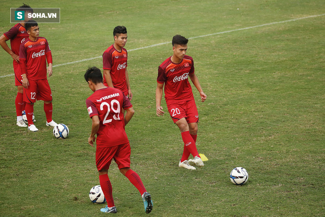 HLV Park Hang-seo đăm chiêu trước chấn thương dai dẳng của Vua phá lưới nội V.League 2018 - Ảnh 2.