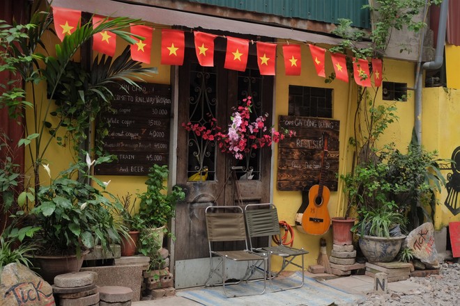 Hàng quán mọc lên san sát tại khu đường tàu Hà Nội nổi tiếng trên báo quốc tế - Ảnh 8.