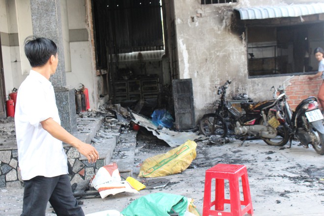 Cận cảnh hiện trường vụ hỏa hoạn khiến 3 người chết cháy ở Bà Rịa - Vũng Tàu - Ảnh 11.