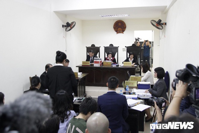Tranh luận căng thẳng tại phiên toà xử vụ kiện giữa công ty của Chúa đảo Tuần Châu và đạo diễn Việt Tú  - Ảnh 1.