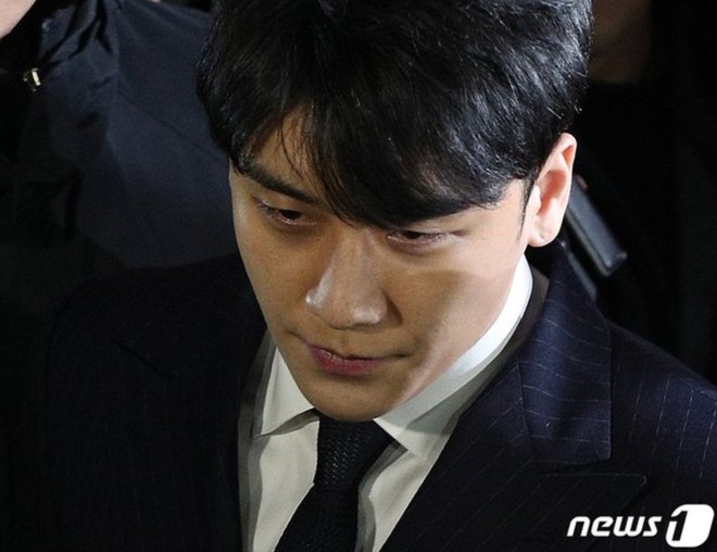 Phiên thẩm vấn đầu tiên: Seungri từ chối nộp điện thoại, Jung Joon Young dùng trò cũ, nghi ngờ đã bàn bạc trước - Ảnh 1.