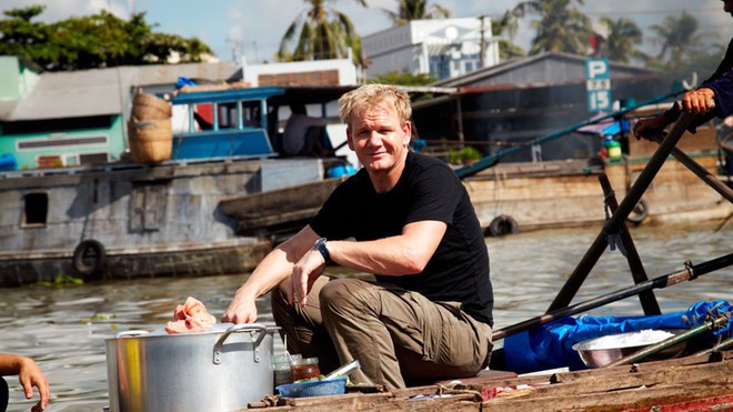 Điều gì khiến đầu bếp nổi tiếng Gordon Ramsay nói rằng: Chất lượng thức ăn Việt Nam quá cao so với giá thành! - Ảnh 1.