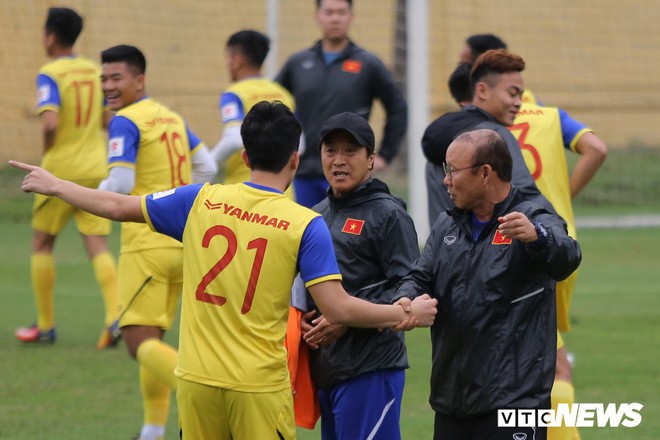 Từ tin đồn Văn Hậu sang Bundesliga đến nỗi khổ tâm của các tài năng trẻ - Ảnh 4.