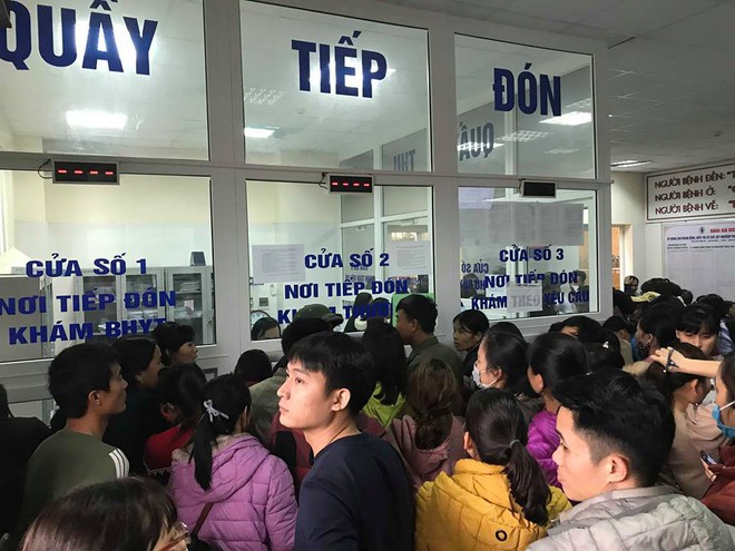 Gần 100 trẻ nhiễm sán lợn ở Bắc Ninh: Thêm hàng trăm trẻ tới Hà Nội xếp hàng để xét nghiệm - Ảnh 2.