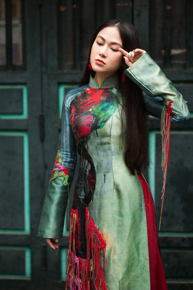 Hoa hậu Tuyết Nga thu hút sự chú ý khi diện áo dài xuống phố - Ảnh 9.