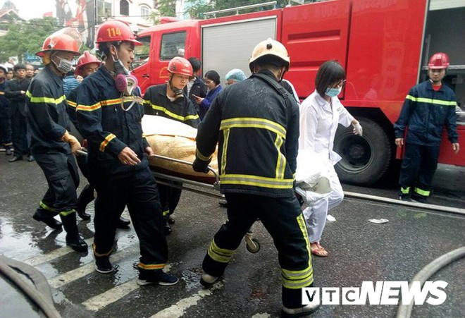 Cháy khách sạn ở Hải Phòng: Người gọi điện báo cháy đã thiệt mạng - Ảnh 1.